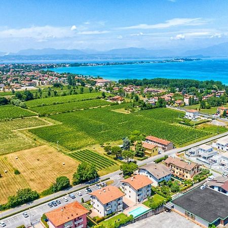 Wolf House - Sirmione Holiday Экстерьер фото