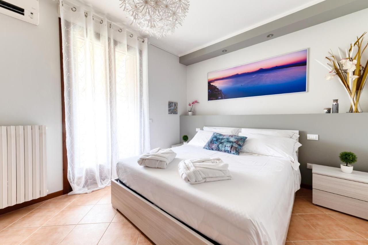 Wolf House - Sirmione Holiday Экстерьер фото