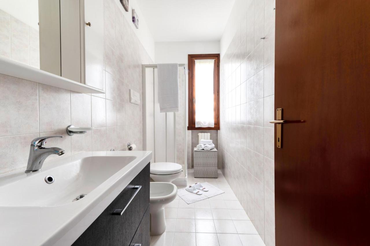 Wolf House - Sirmione Holiday Экстерьер фото