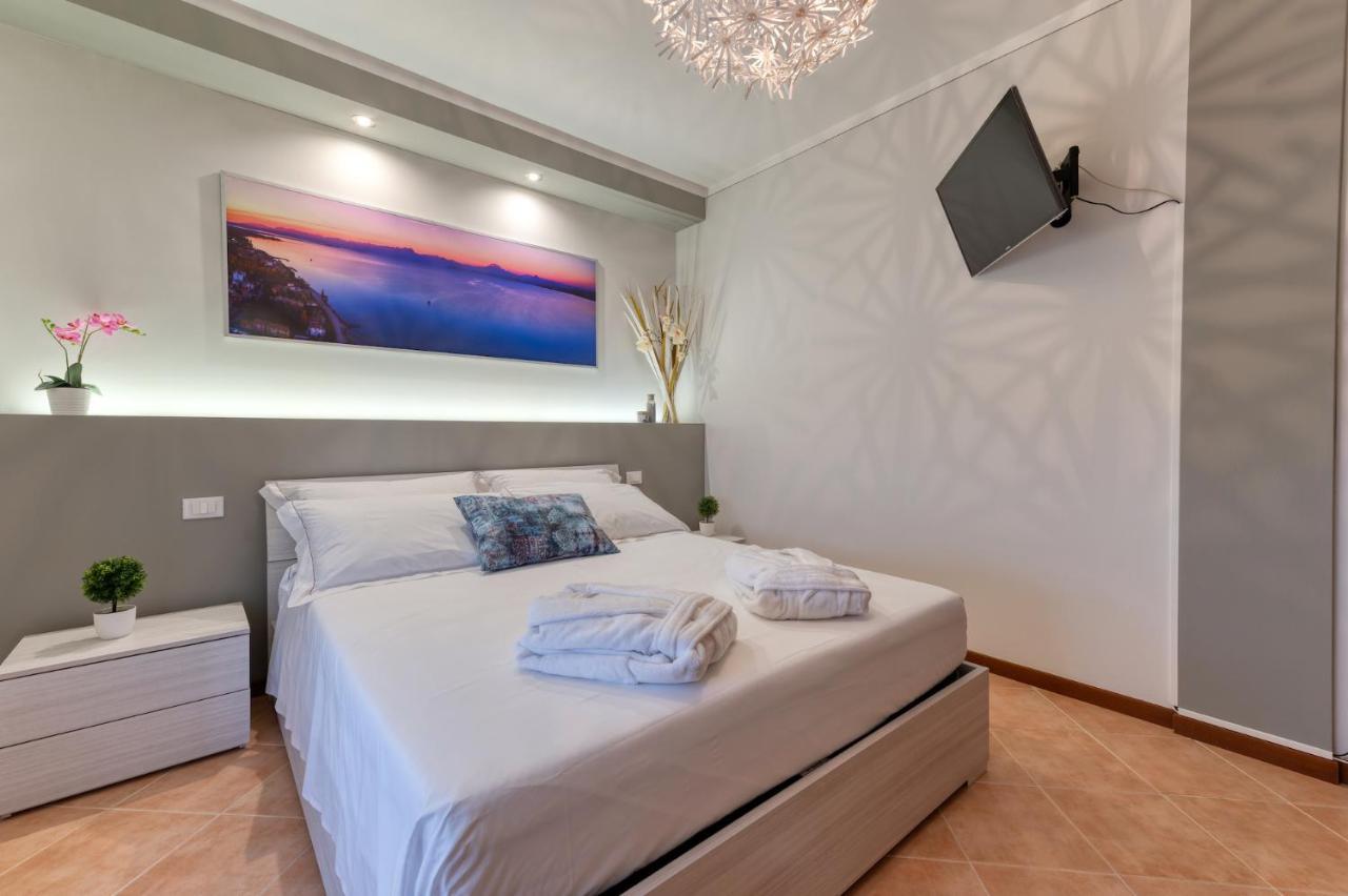 Wolf House - Sirmione Holiday Экстерьер фото