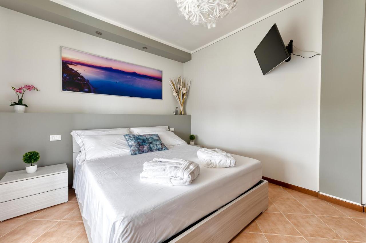 Wolf House - Sirmione Holiday Экстерьер фото