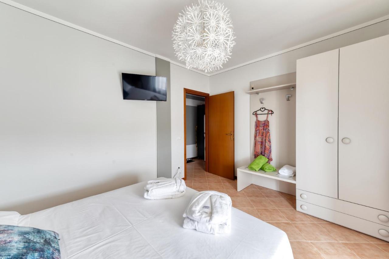 Wolf House - Sirmione Holiday Экстерьер фото