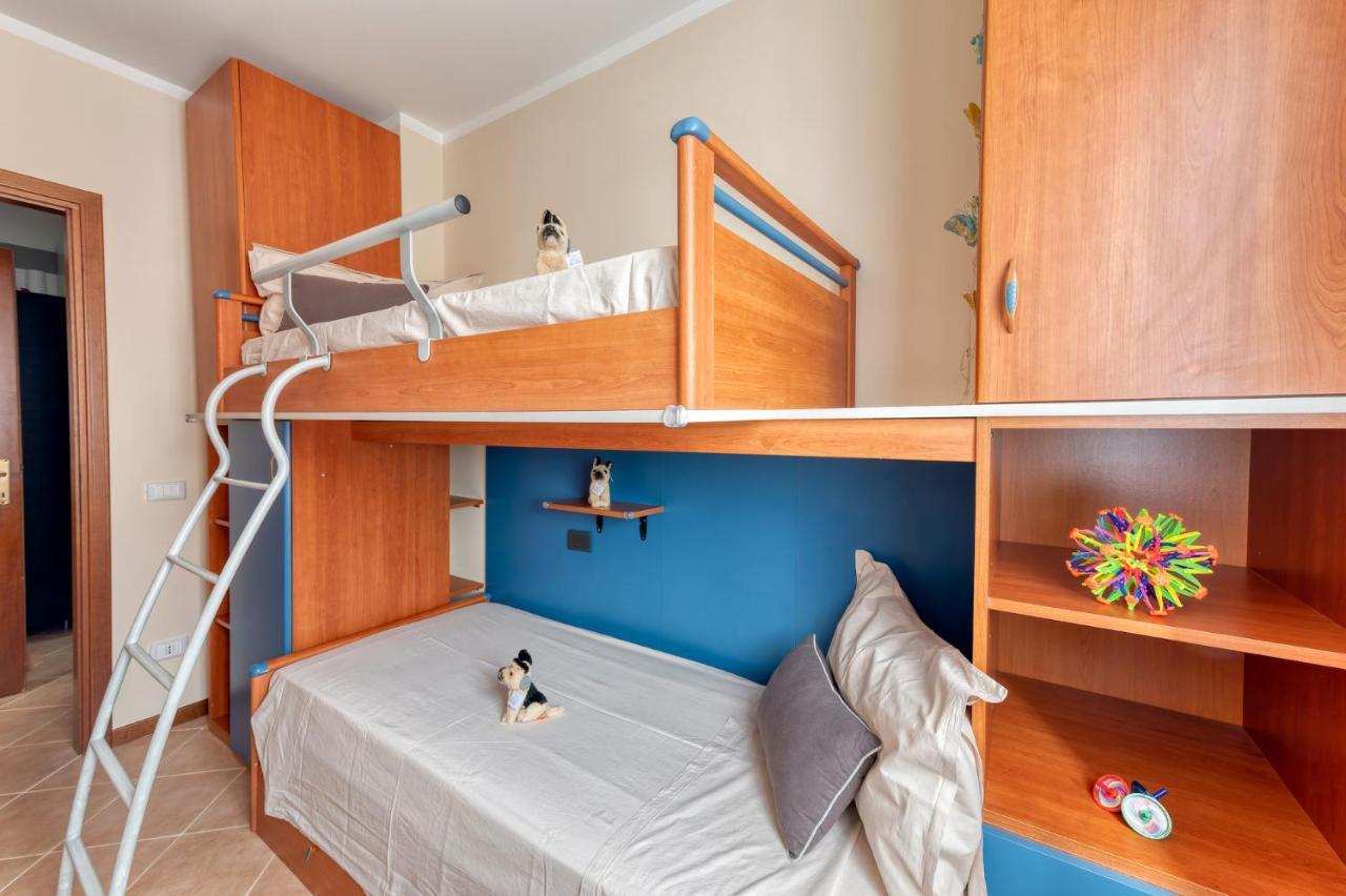 Wolf House - Sirmione Holiday Экстерьер фото