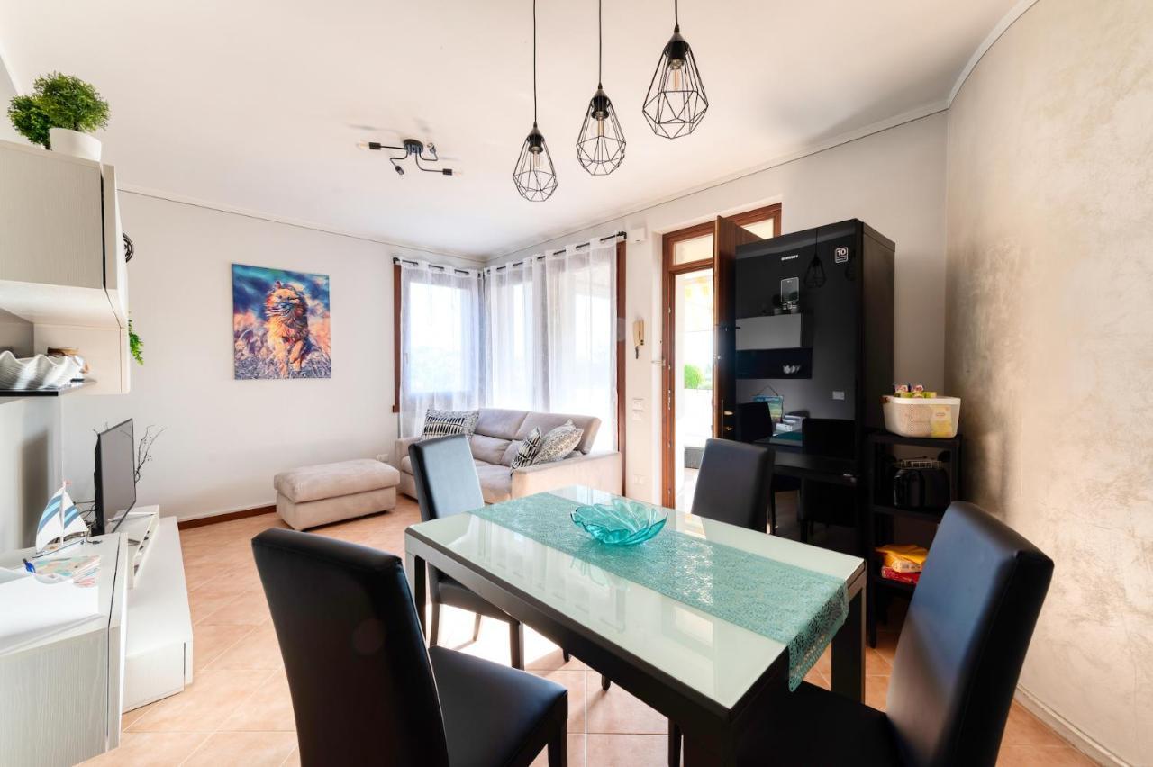 Wolf House - Sirmione Holiday Экстерьер фото