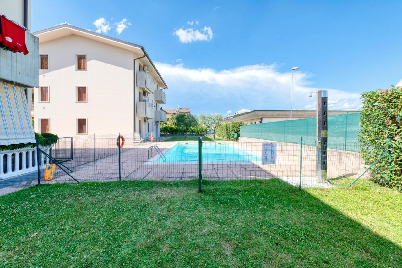 Wolf House - Sirmione Holiday Экстерьер фото
