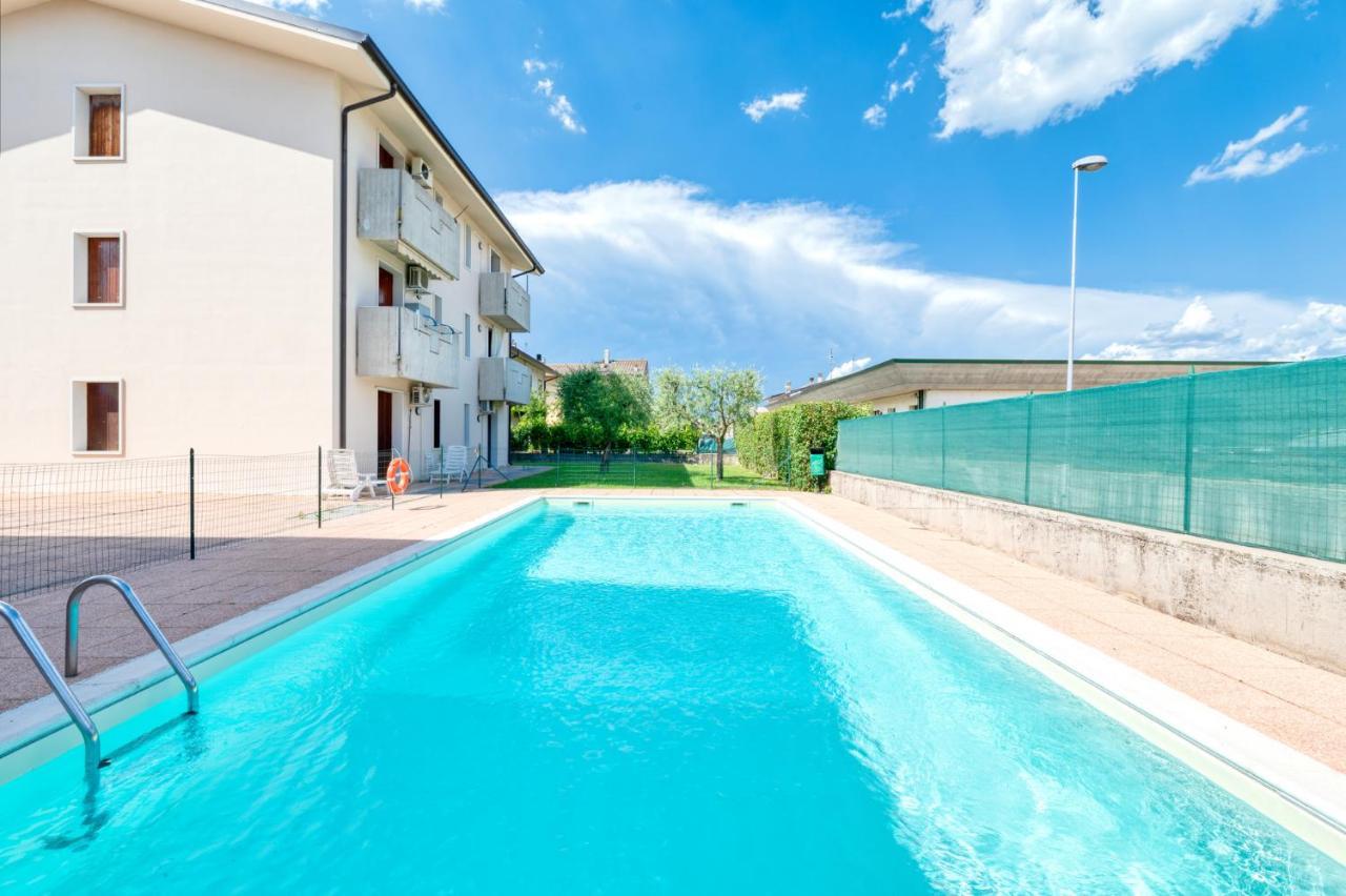 Wolf House - Sirmione Holiday Экстерьер фото